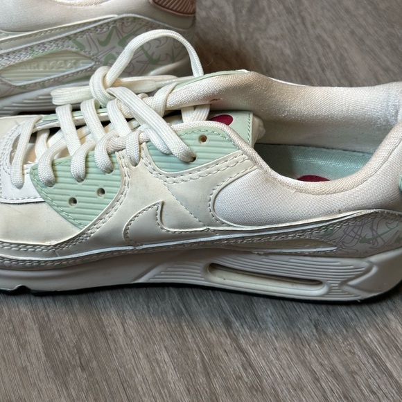 Nike Women's Airmax 90 Valentine’s Day 2020 - Size 9 - Picture 9 of 11